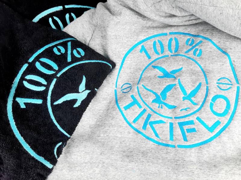 Broderie grand format sur serviette de plage et sweat à capuche sur le Bassin d'Arcachon