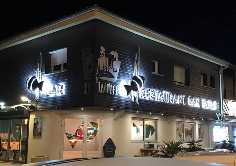 Création d'une enseigne lumineuse pour le Taouley à Piquey Cap Ferret
