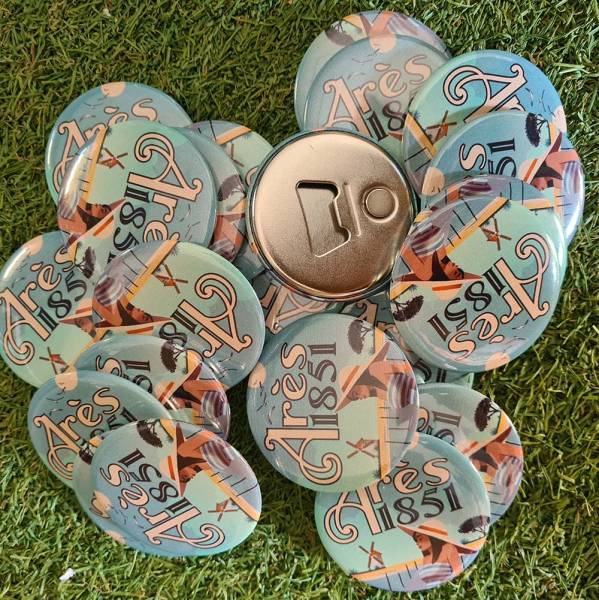 Badges personnalisées pour la ville d'Arès sur la presqu'ile du Cap-Ferret