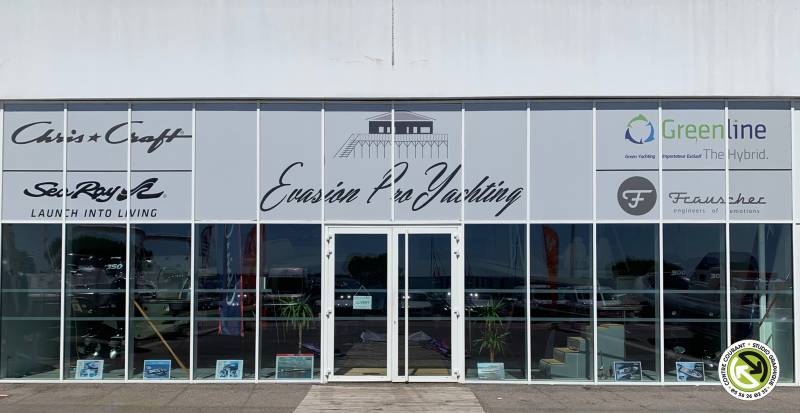 La vitrine de magasin sur le port d'Arcachon avant relooking